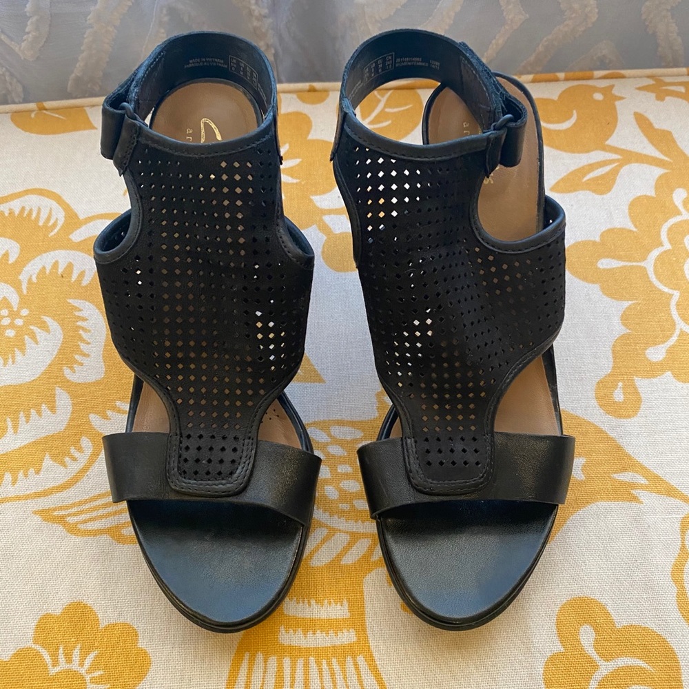 Clarks Artisan black heeled sandal sz 8